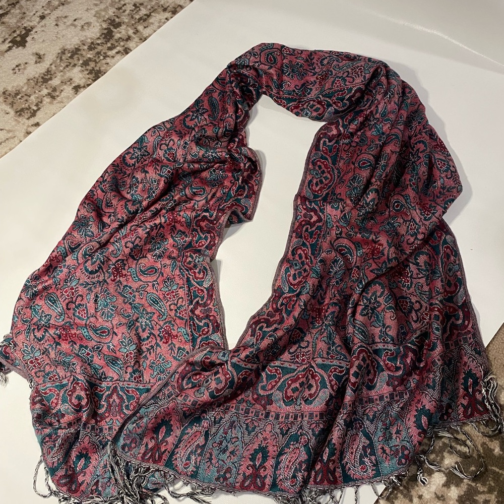 Elegant Paisley Scarf in Red and green 100% cashmere scarf